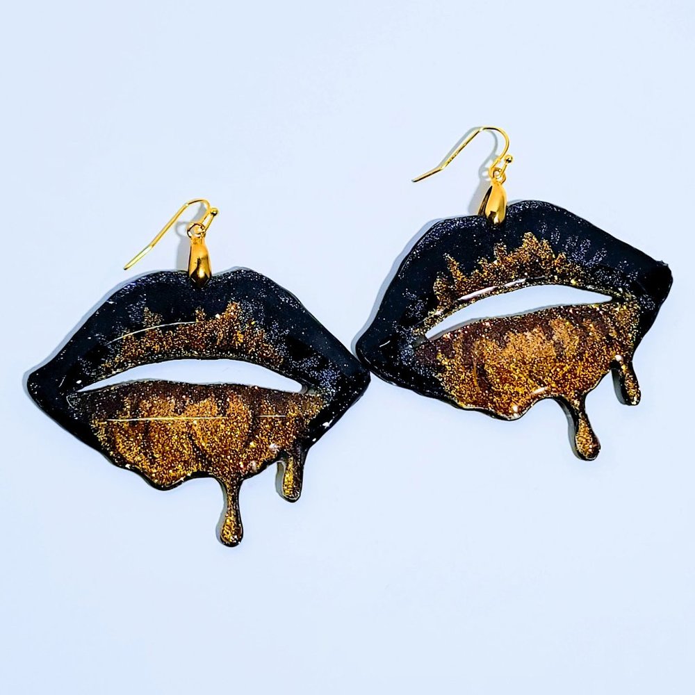 ⭐️SOLD⭐️🆕MBM "Black Gold" Drip Lip Earrings 3" - Picture 10 of 13